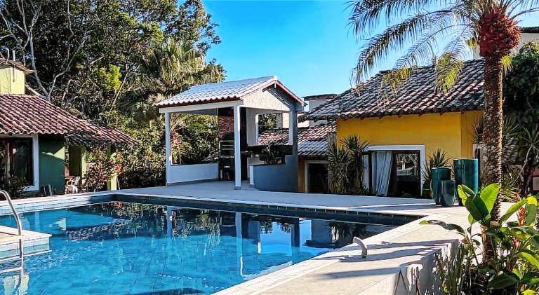 House with pool — photo 5