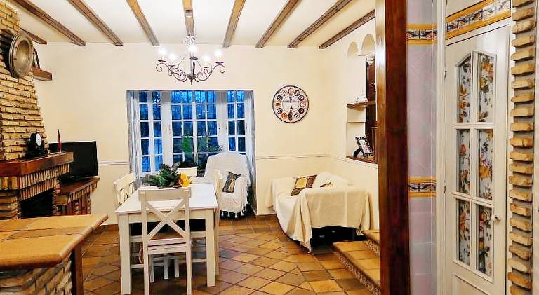 Fully equipped big villa with barbeque, private pool & patio | Suitable for remote work | Pets are welcome — photo 5