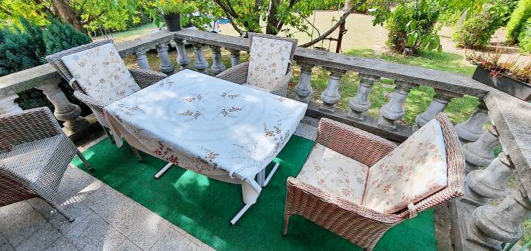 Vacation home with patio, grill & yard — photo 4
