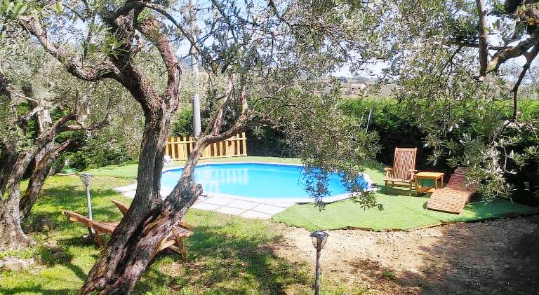 Holiday apartment with pool, hot tub & grill — photo 5