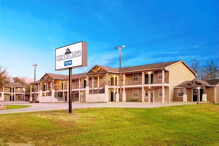 Eagle's Den Three Rivers Texas a Travelodge by Wyndham in Three Rivers, TX