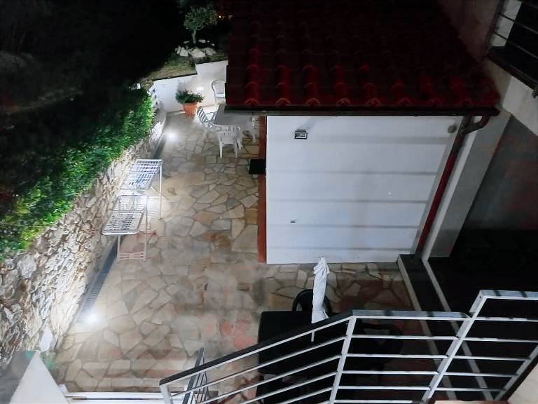 Holiday apartment with yard — photo 5