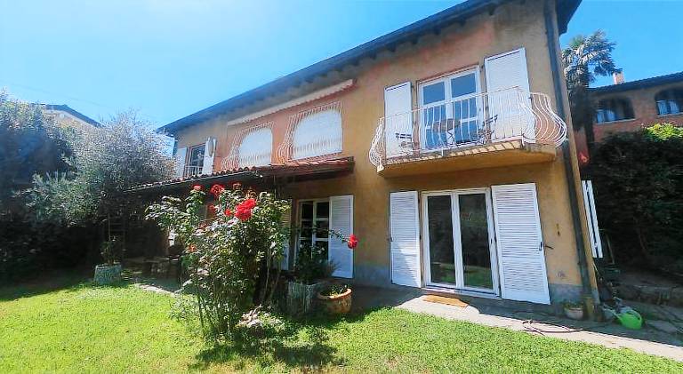 GOLDEN HILL - Elegant bright and spacious rooms with garden and shared kitchen in Paradiso