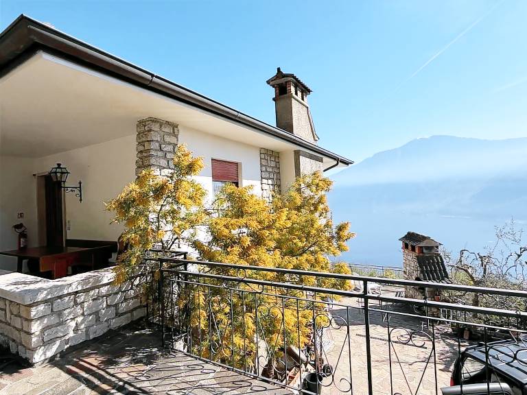 Villa with terrace & yard | Dogs allowed — photo 3