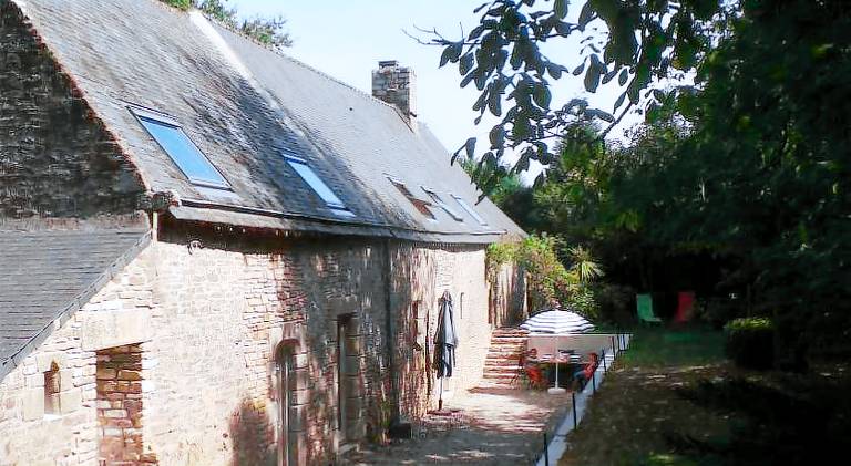 Vacation home with 5 rooms for 10 persons in Pontivy