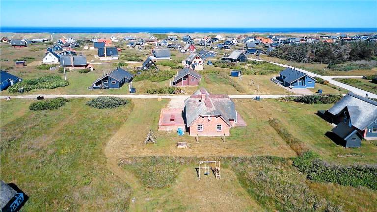 Fully equipped beautiful vacation home with pool, yard & patio | Pets are welcome in Harboore