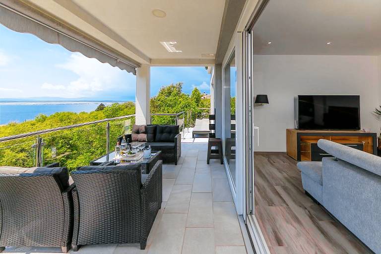 Luxury apartment with stunning sea views and private wine cellar in Crikvenica