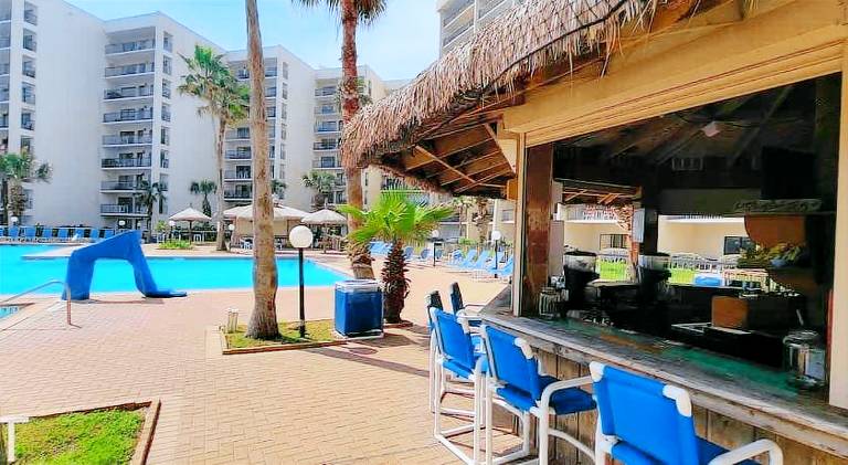 Resort-like beachfront Heated Pool — photo 4
