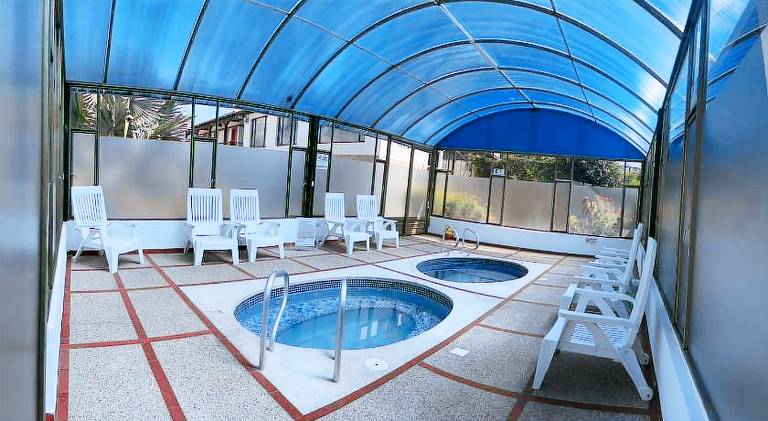 Villa with yard & jacuzzi — photo 3