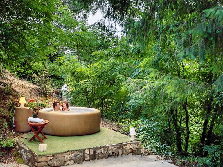 Pleasant vacation home with hot tub, heated pool & patio | Pets are welcome — photo 4
