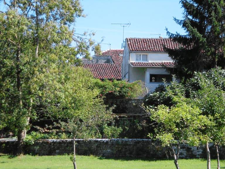 Gite with yard & grill | Nature view — photo 2