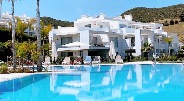 Fully equipped lovely apartment with hot tub, private pool & terrace | Dogs allowed in Estepona