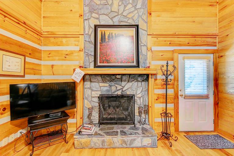 4J Getaway - Rustic cabin between Boone & Blowing Rock with hot tub — photo 5