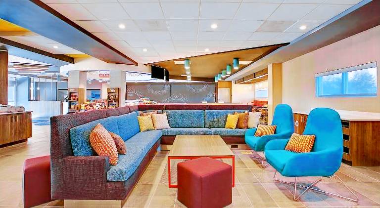 Tru by Hilton Alcoa Knoxville Airport — photo 3