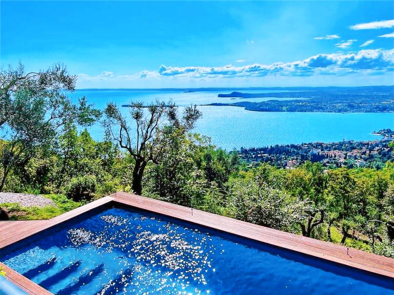 Vacation home with yard, patio & barbeque | Water view | Perfect for remote work — photo 4