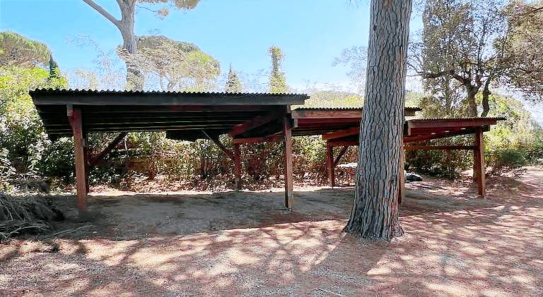 Villa with pool — photo 4