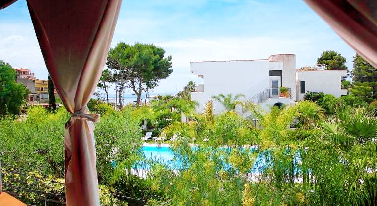 Beautiful serviced apartment with garden, pool & jacuzzi | Close to the beach | Pets allowed — photo 4