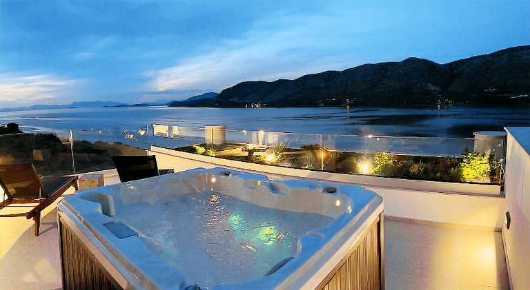 Villa with grill, yard & patio — photo 3