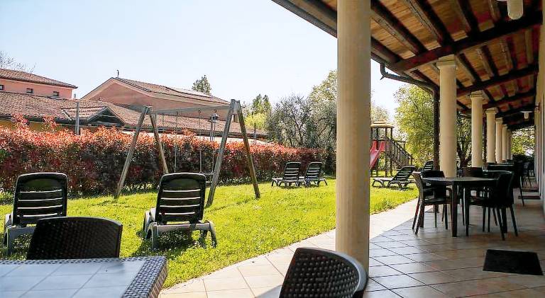 Farm with yard & terrace — photo 3