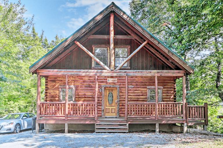 'Sky Harbor' Sevierville Cabin w/ Hot Tub & Deck! in Pigeon Forge, TN
