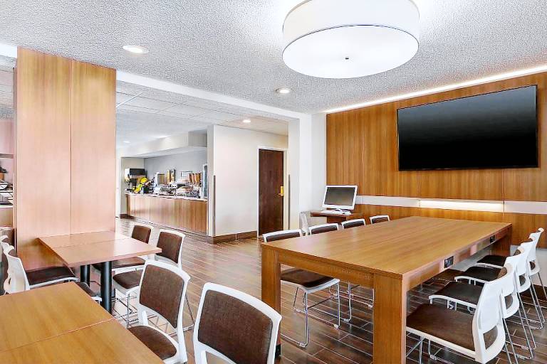Microtel Inn & Suites by Wyndham Tifton — photo 3