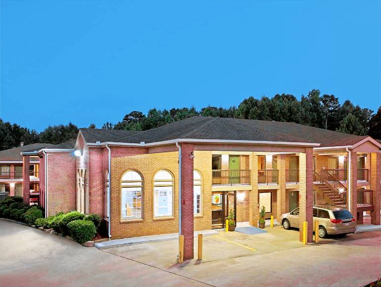 Super 8 By Wyndham Acworth/Atlanta Area in Acworth, GA