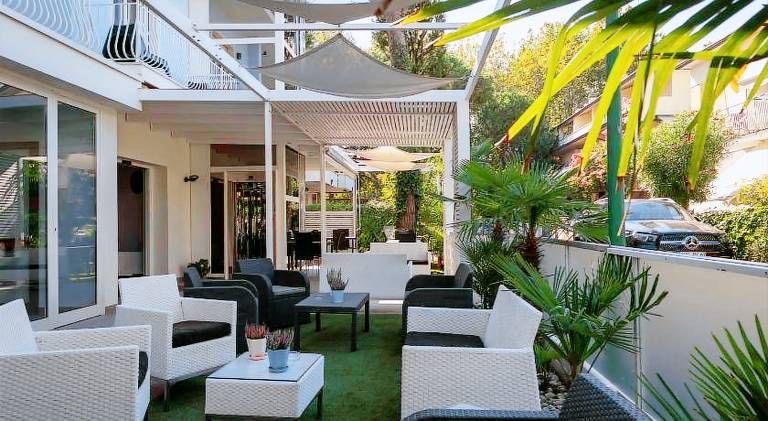 Holiday apartment with garden — photo 5