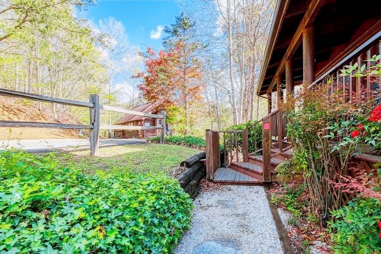 Family-oriented lovely cabin with private pool | Pets allowed — photo 3