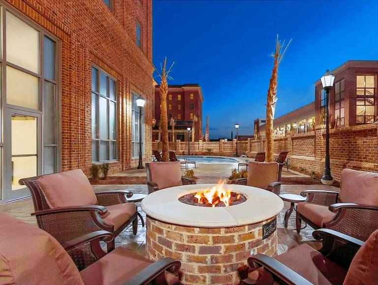 Embassy Suites by Hilton Savannah Historic District — photo 4