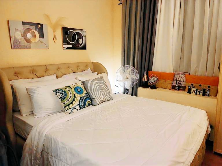 Vacation home with barbeque, terrace & pool in Makati