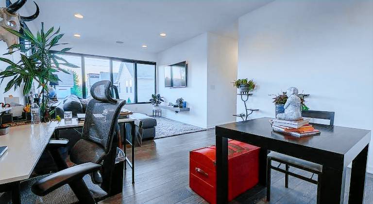 3 bed 3 bath Modern Luxury Home with Hot Tub and Rooftop Patio — photo 4