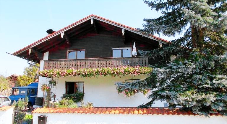 ROOM in apartment LOT SPACE & option COOKING & BREAKFAST self service & terrace - 9 km from A8 highw — photo 4