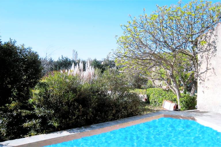 Vacation home with terrace, pool & garden | Nature view — photo 4