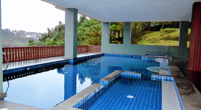 Rental apartment with pool, patio & hot tub — photo 4