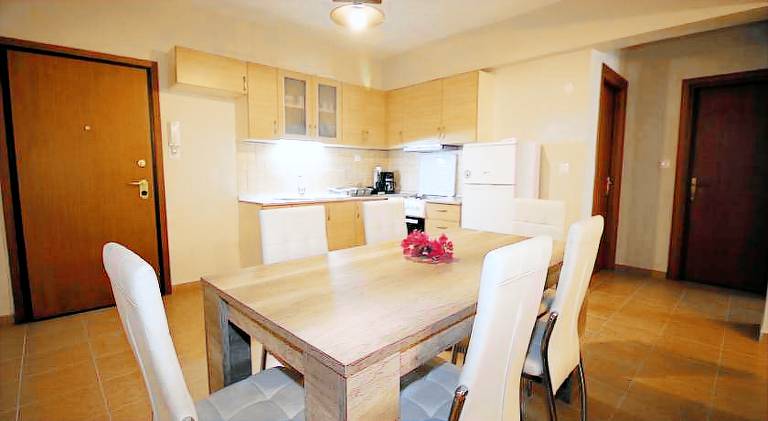 Rental apartment with terrace in Aristotelis