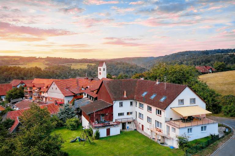 Ferienwohnung mit Hund inWaldshut-Tiengen, Höchenschwand Schwarzwald f&uuml;r max. 14 Personen