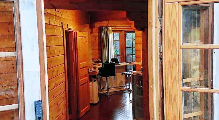Lovely vacation home with hot tub | Dogs allowed — photo 4