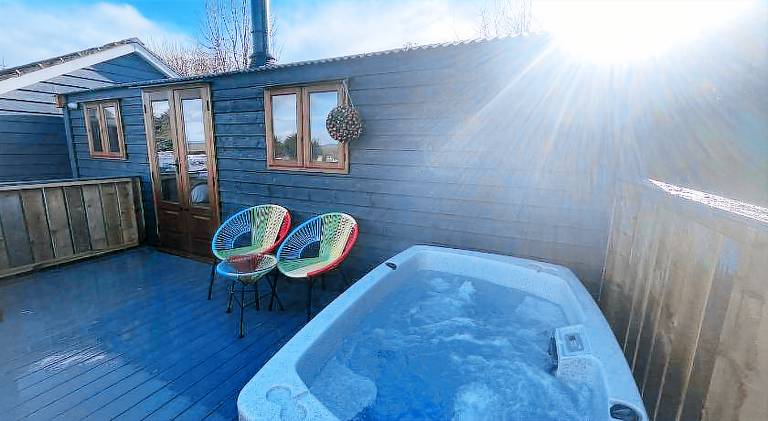 Hafod Shepherd Hut in Aberystwyth
