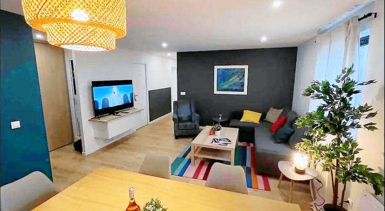 Apartment with 5 rooms for 16 persons in Massy