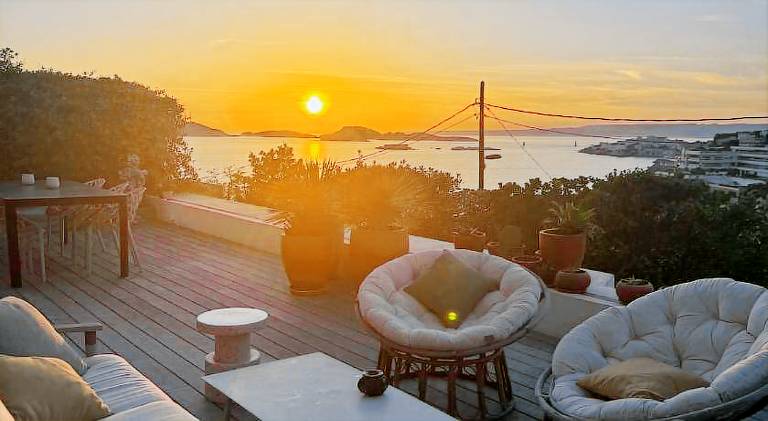 Villa with BBQ, terrace & private pool in Marseille