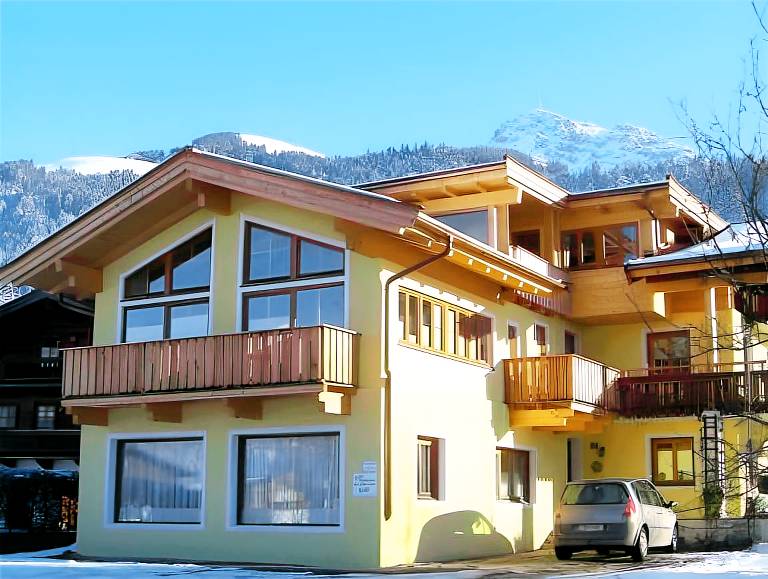 Apartment with garden, sauna & jacuzzi in Kitzbuhel