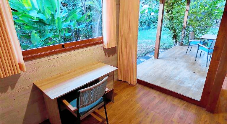 Villa with yard & pool — photo 4