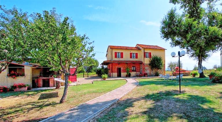 Charming farm with pool, garden & barbeque | Pets allowed — photo 3