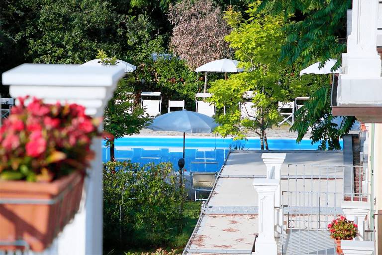 Lovely rental apartment with yard, terrace & pool | Close to the beach | Dogs allowed — photo 5