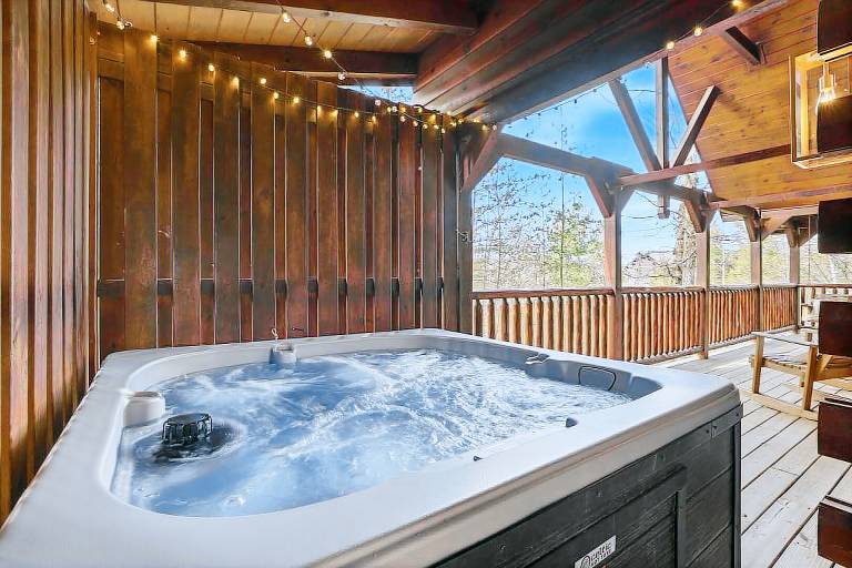 Cabin with terrace, hot tub & BBQ | Mountain view | Suitable for remote work — photo 3