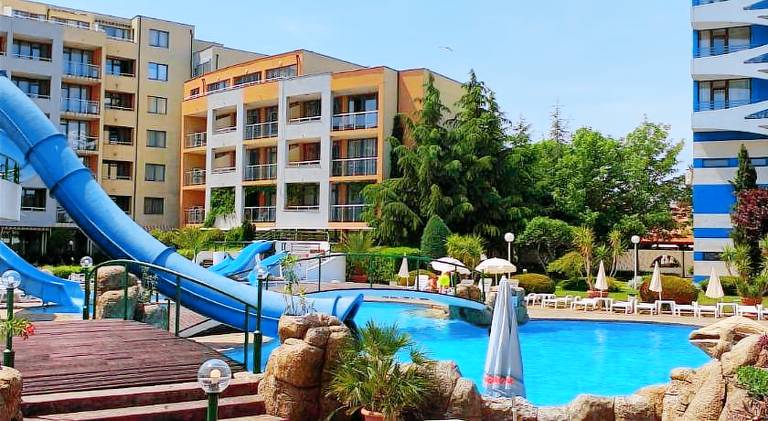 Rental apartment with hot tub, terrace & pool — photo 5