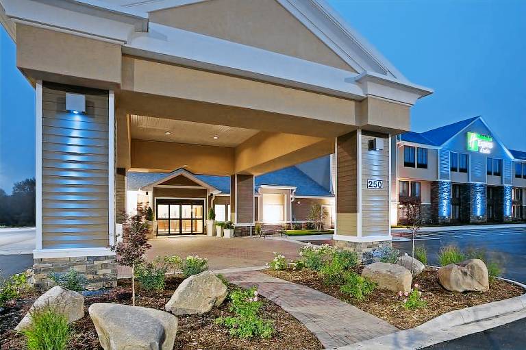 Holiday Inn Express & Suites Willmar by IHG