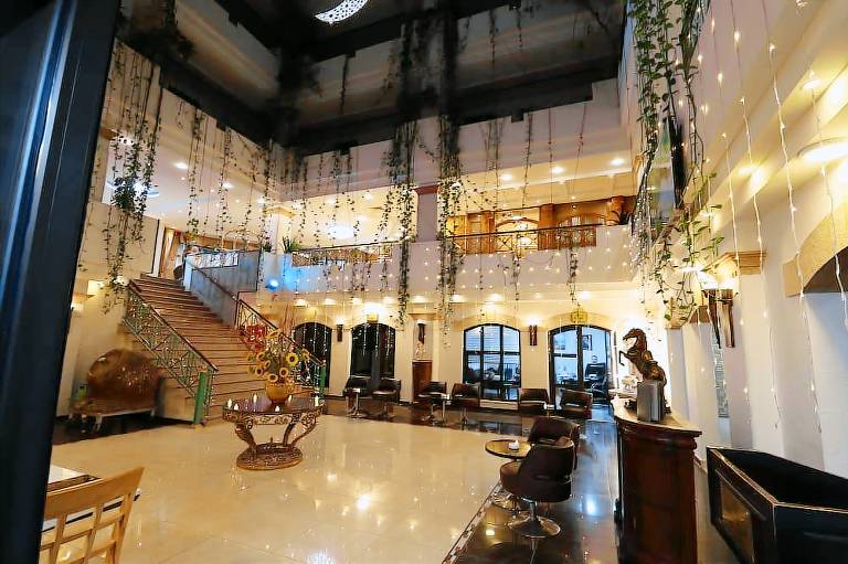 Larsa Hotel