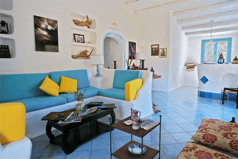 Charming Mediterranean house surrounded by a natural oasis — photo 3