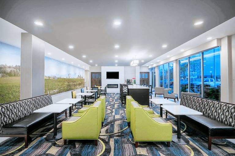 La Quinta Inn & Suites by Wyndham West Memphis — photo 4